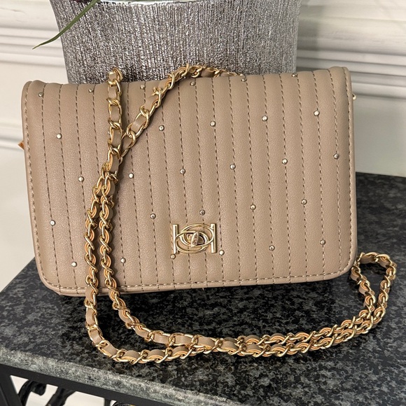 NWOT Bebe Dark Tan Quilted Studded Gold Tone Chain Chain Clutch Purse - Picture 1 of 8